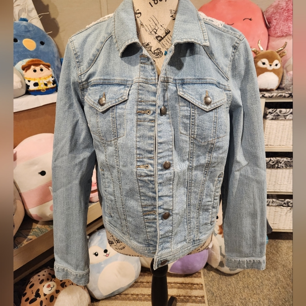 Medium jean jacket with lace inlay